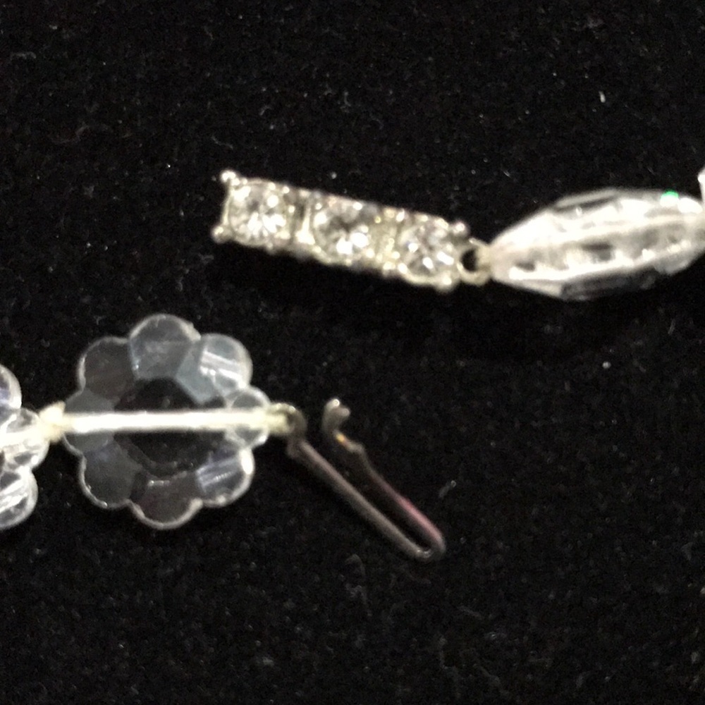 Vintage Floral Shaped Crystal Beaded Necklace. - Picture 3 of 5
